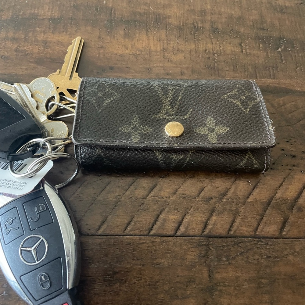 Louis Vuitton authentic key Chain/card holder